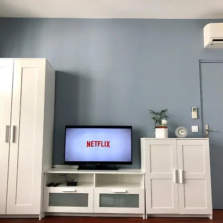 Cosy Flat, All Is Within Working Distance